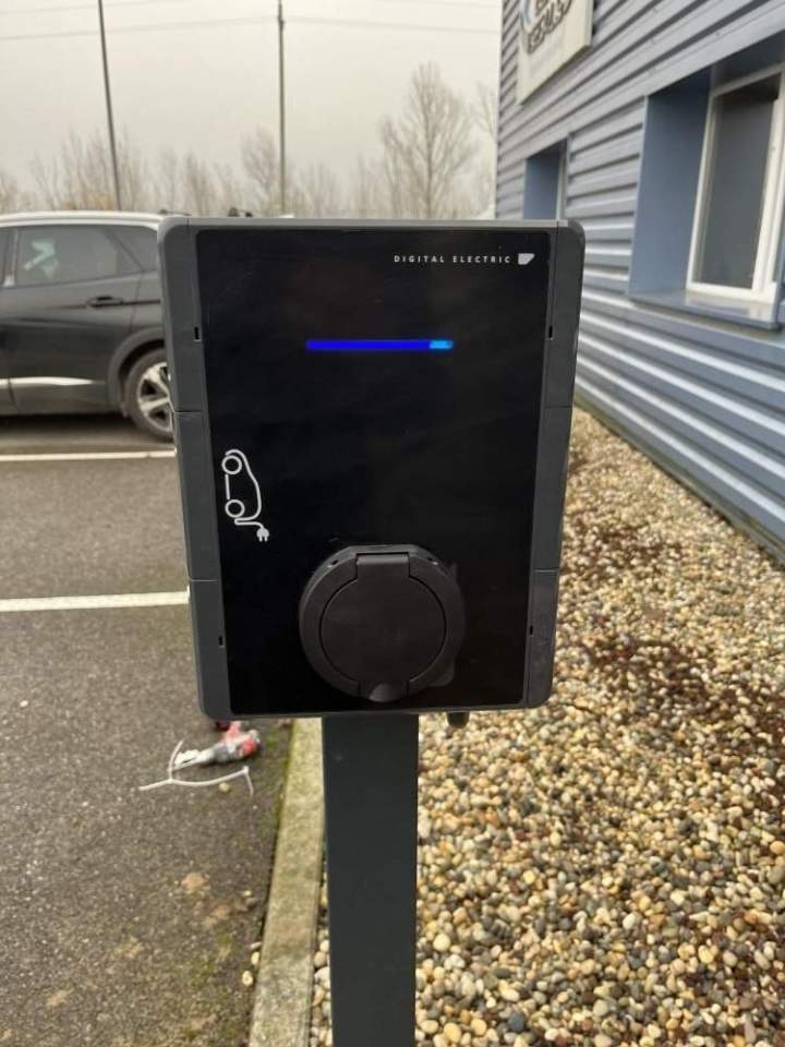 Borne de recharge VE Bourgoin-Jallieu