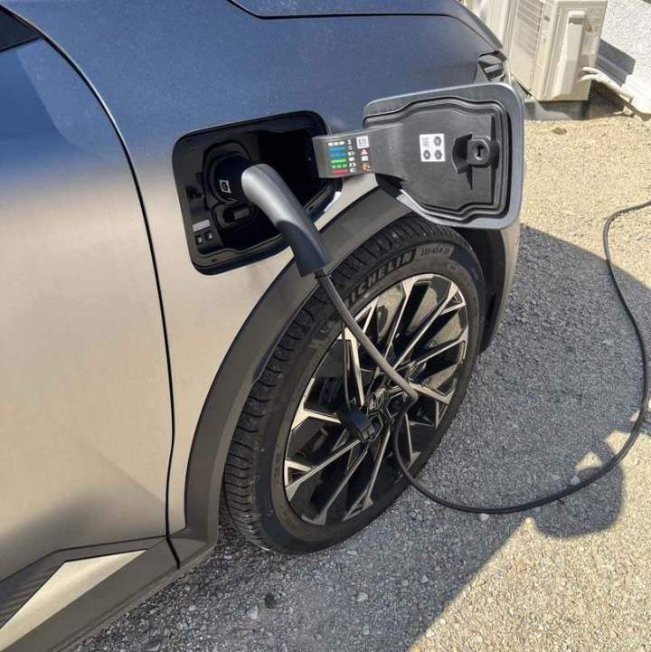 Installation professionnelle de bornes de recharge pour voitures électriques
