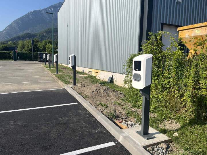 Borne de recharge électrique Bourgoin-Jallieu